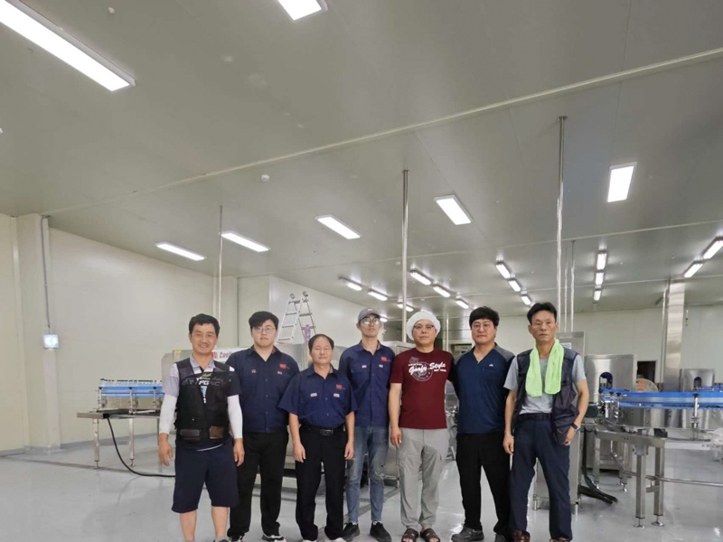 पालतू बोतल भरने और पैकेजिंग लाइन