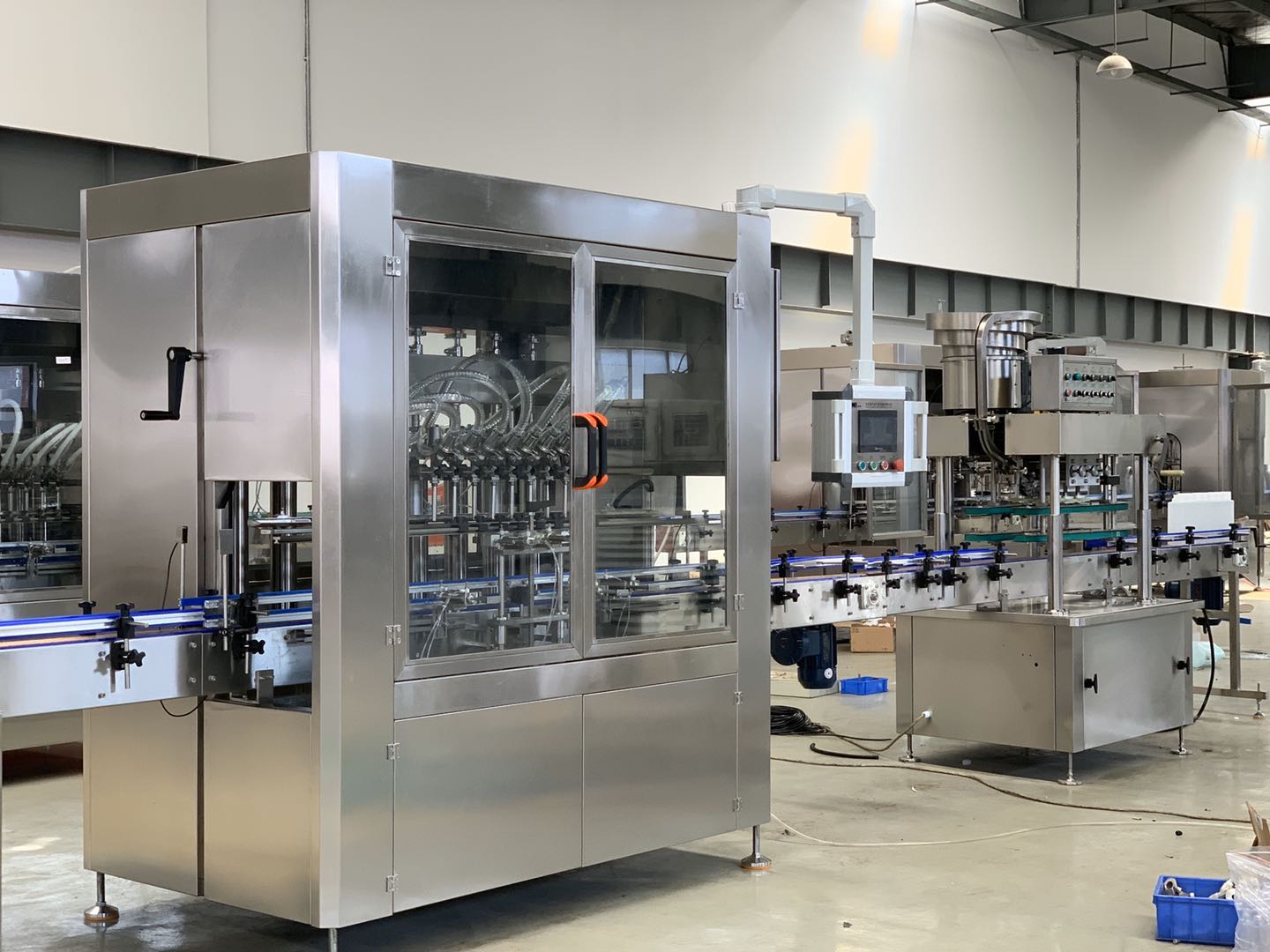 भरने और कैपिंग मशीनें