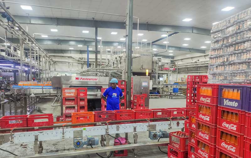 18000bph कांच की बोतल कोका-कोला भरने और पैकेजिंग लाइन